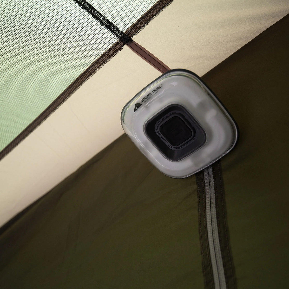 18-Person Cabin Tent with 3 Covered Entrances V675394