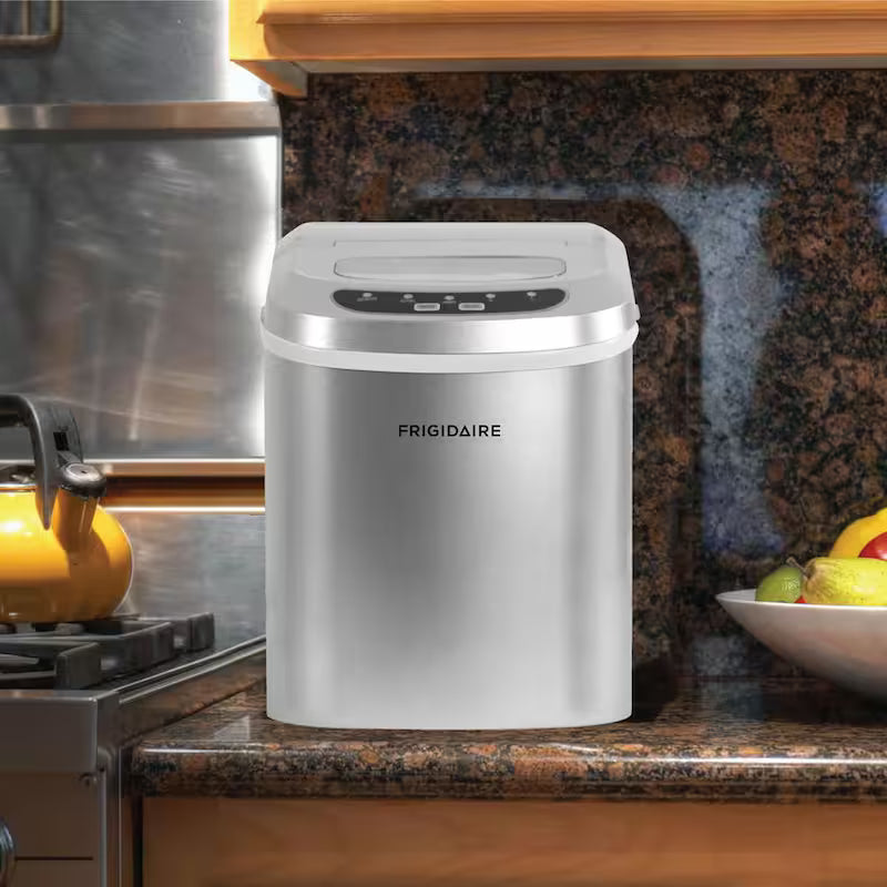 Freestanding Ice Maker in Silver H770425