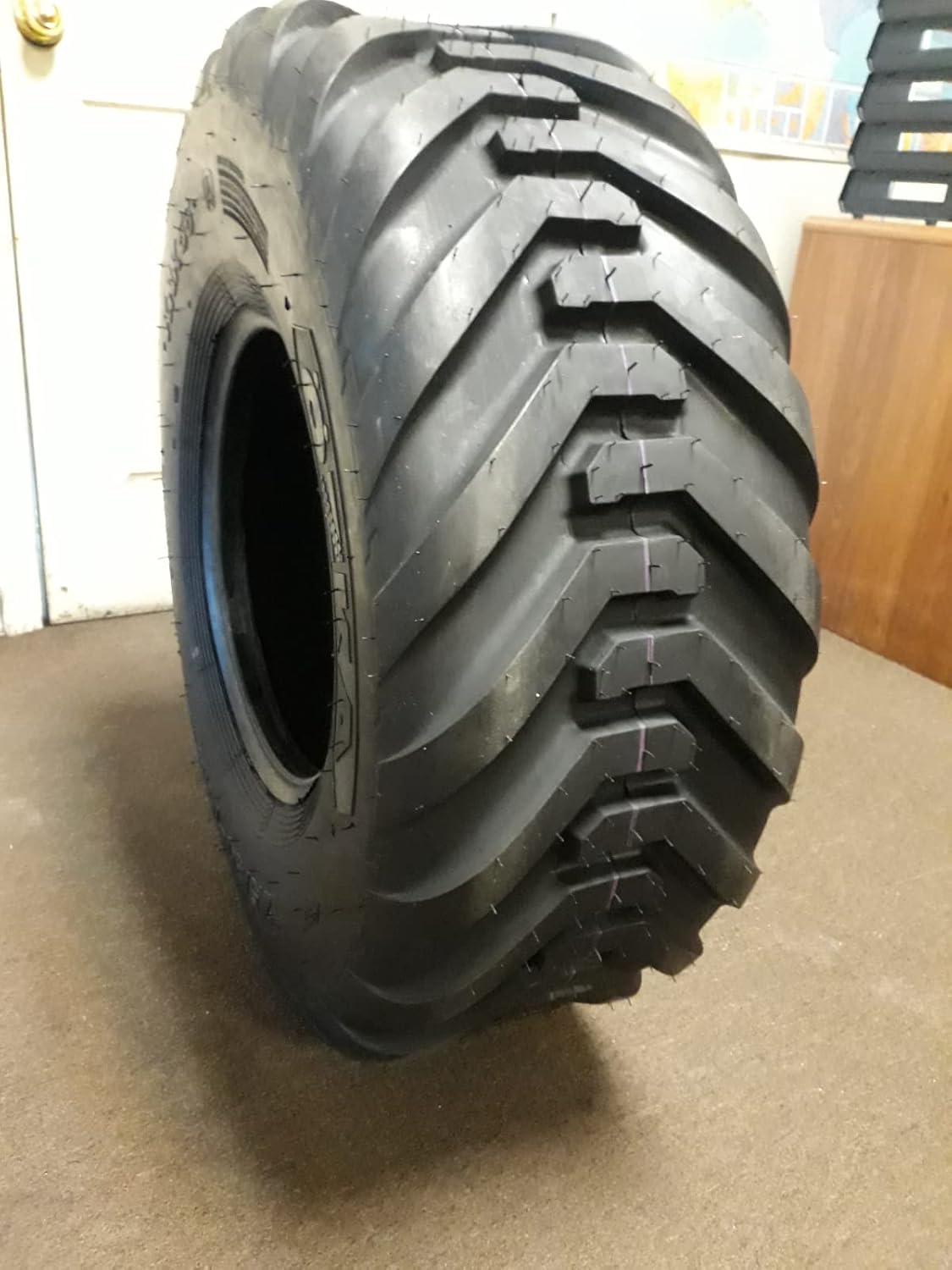 12.5/80-15.3 16 Ply Farm Backhoe Tires P922